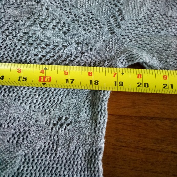 AEO Lightweight 3/4 Sleeved Henley Sweater - Picture 9 of 11